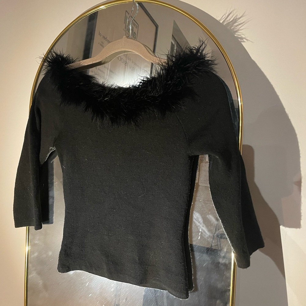 Vintage sweater with feathered collar